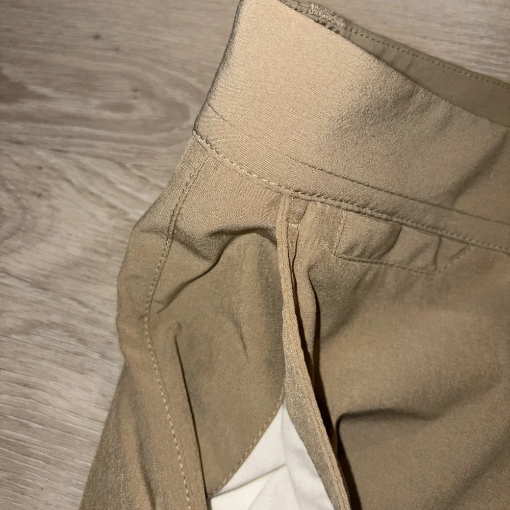 Nike Dri Fit Khaki Style Golf Shorts Regular Fit Men's Size 35 Light Brown